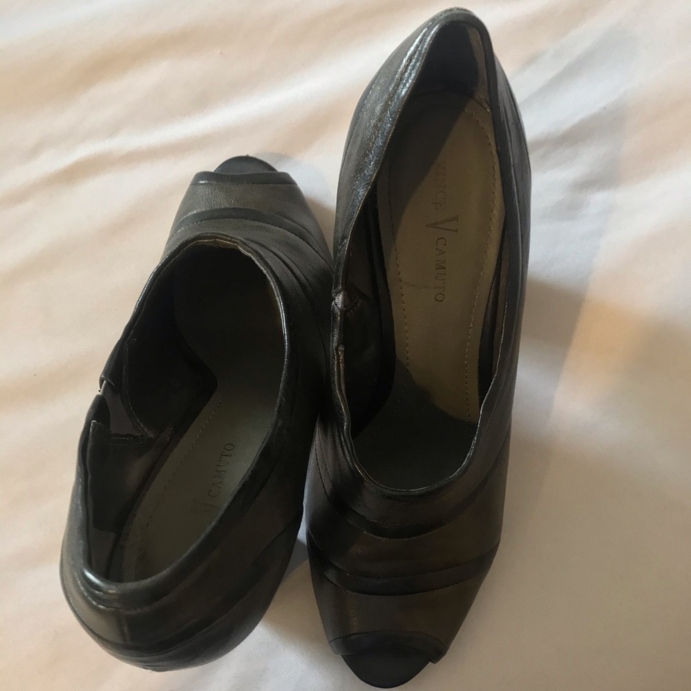 Vince Camuto olive chunky heels